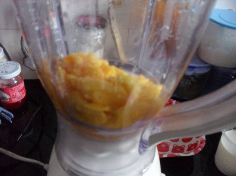 心型巧克力芒果慕斯步骤1