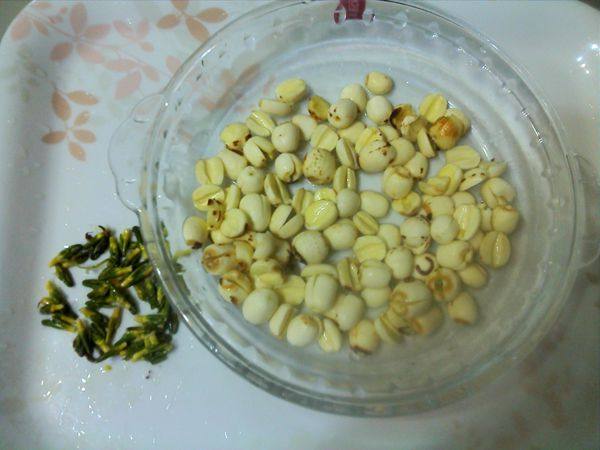 银耳莲子红枣羹步骤6