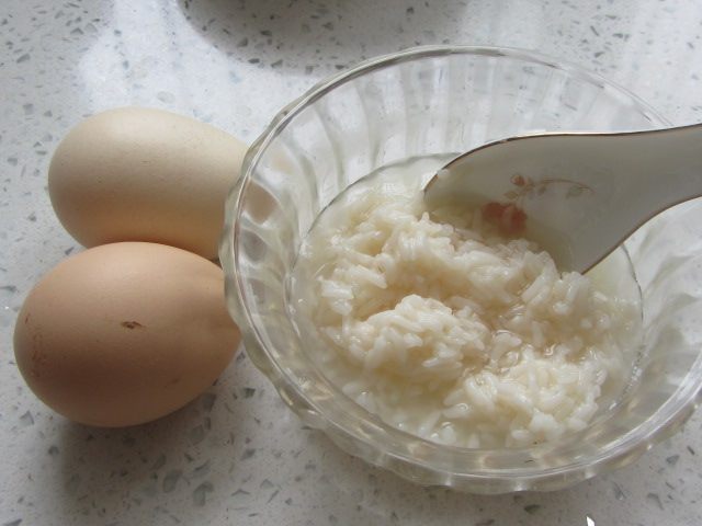 糯米酒鸡蛋花步骤1