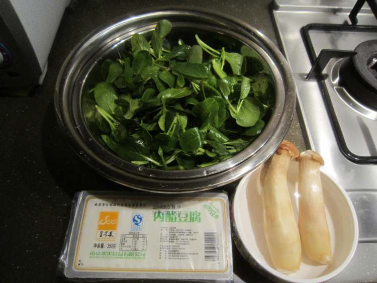 翡翠豆腐羹步骤1