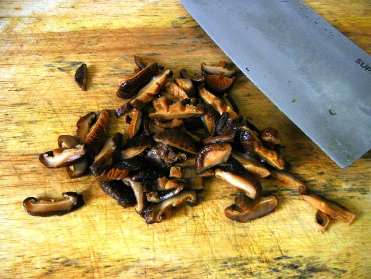 香菇虾仁豆腐羹步骤3