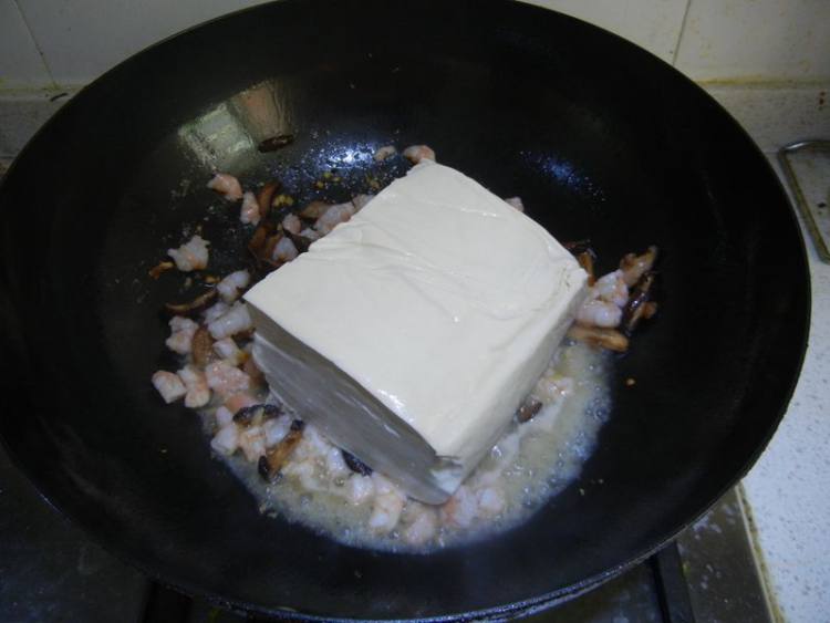 香菇虾仁豆腐羹步骤10