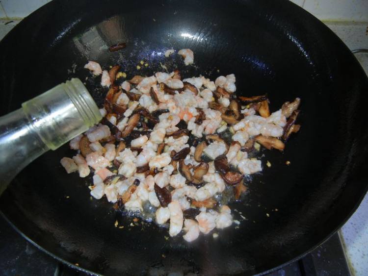 香菇虾仁豆腐羹步骤9