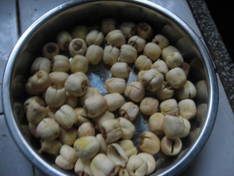 红豆莲子羹步骤1