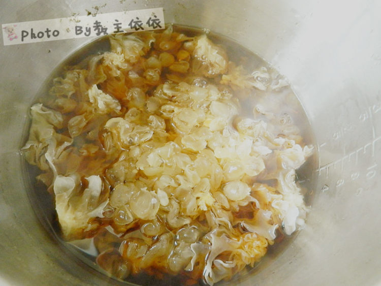红糖皂角米银耳羹步骤7