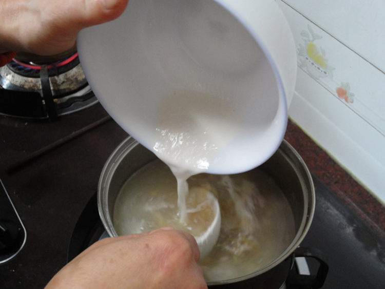 鱼肚鸡蛋瘦肉羹步骤3