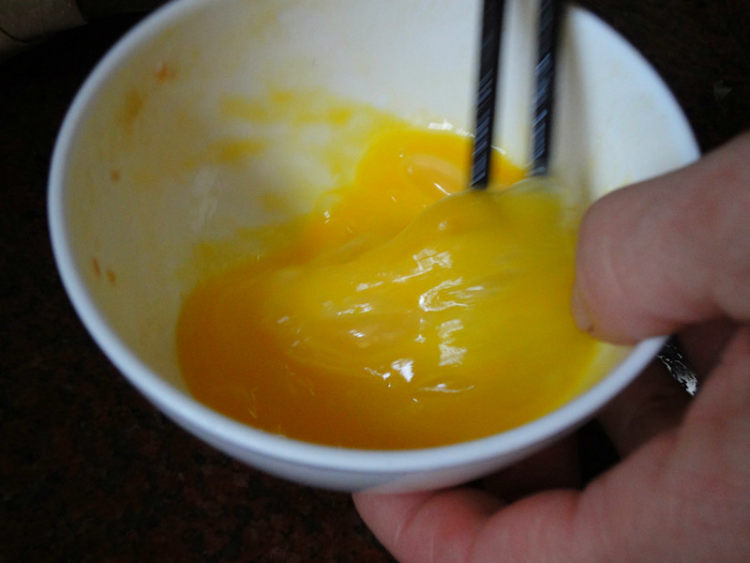 鱼肚鸡蛋瘦肉羹步骤2