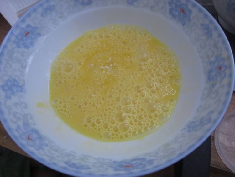 电饭锅蒸鸡蛋羹步骤2