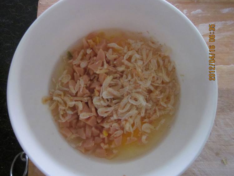 火腿虾皮鸡蛋羹步骤3