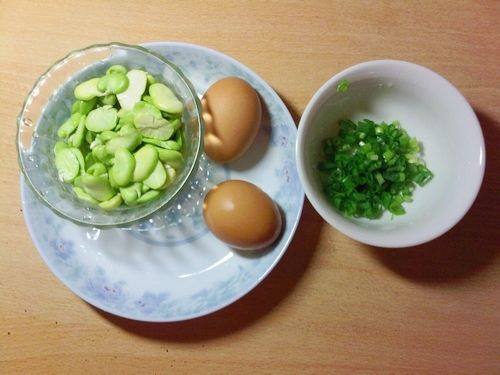 蚕豆鸡蛋羹步骤1