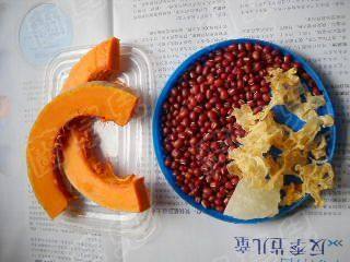 红豆南瓜银耳羹步骤1
