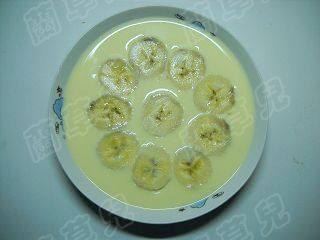 牛奶香蕉蒸蛋羹步骤7
