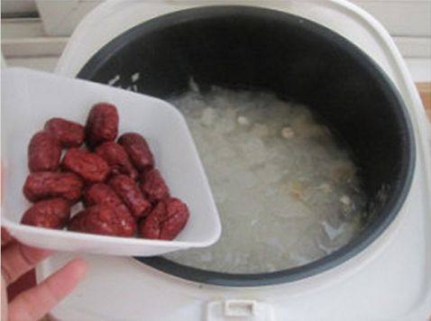 薏仁红枣银耳牛奶羹步骤4