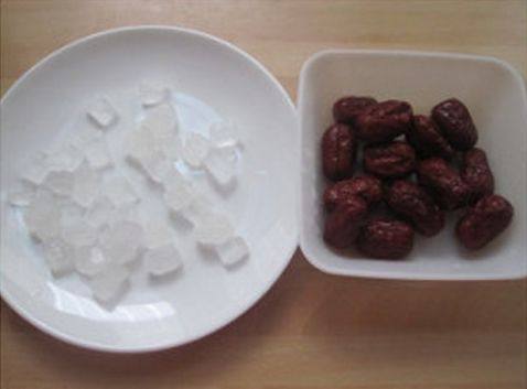 薏仁红枣银耳牛奶羹步骤3