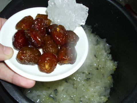 蜜枣银耳羹之电压力锅步骤3
