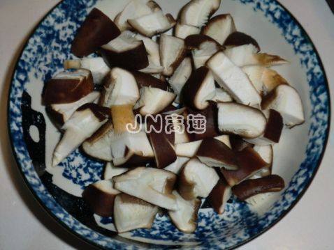 香菇胡萝卜豆腐羹步骤1