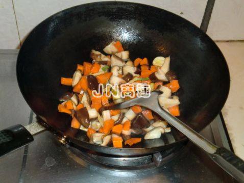 香菇胡萝卜豆腐羹步骤6