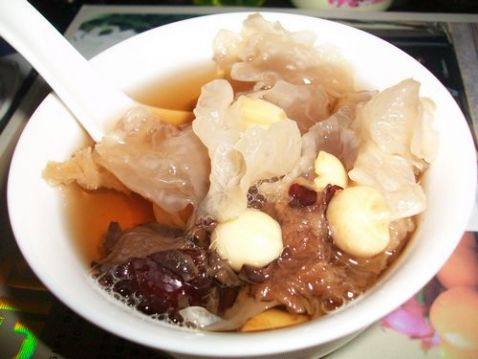 银耳莲子羹步骤6