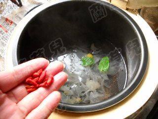 菊花薄荷银耳羹步骤7