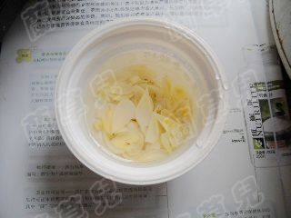 百合雪梨银耳羹步骤3