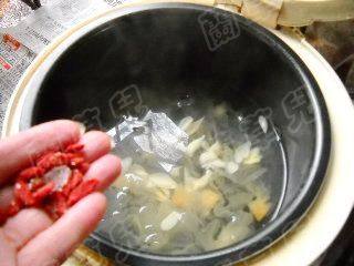 百合雪梨银耳羹步骤8