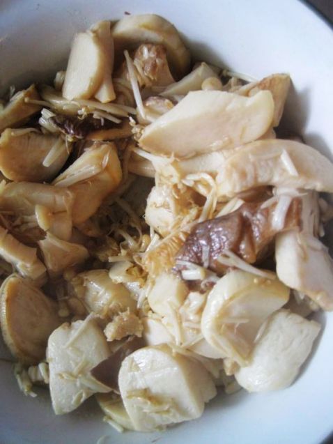 鸡腿肉菌菇羹步骤6