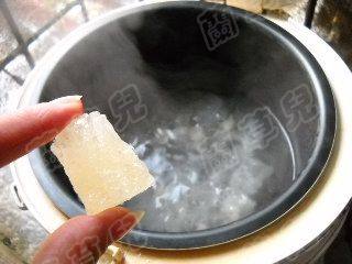 黑豆雪梨银耳羹步骤5
