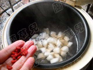 黑豆雪梨银耳羹步骤9