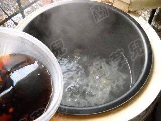 黑豆雪梨银耳羹步骤7