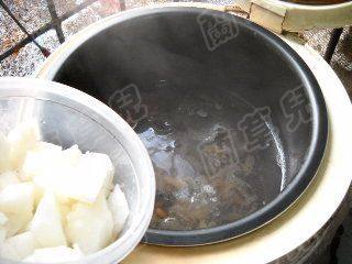 黑豆雪梨银耳羹步骤8