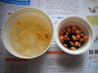 黑豆花生银耳羹步骤2