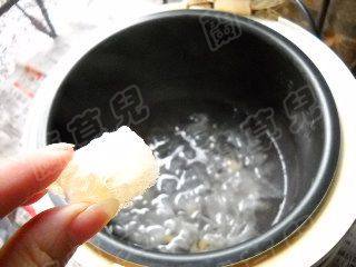 黑豆花生银耳羹步骤5