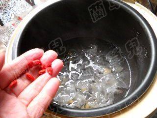 黑豆花生银耳羹步骤6