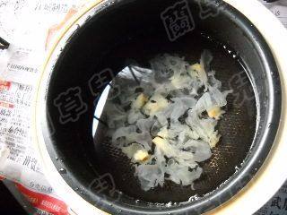 芡实枸杞银耳羹步骤3