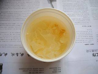 银杏百合银耳羹步骤3