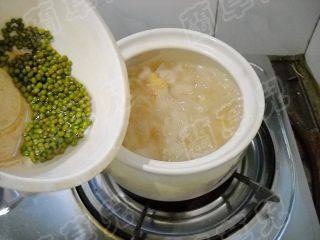 绿豆银耳羹步骤4