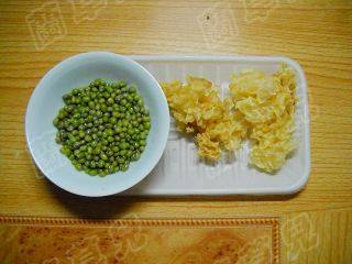 绿豆银耳羹步骤1