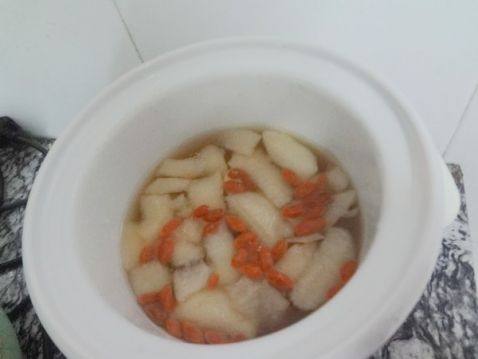 鸭梨莲子枸杞羹步骤8