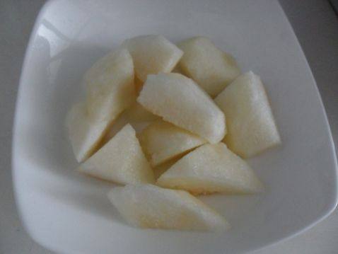红枣银耳雪梨羹步骤1