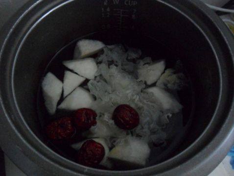 红枣银耳雪梨羹步骤4