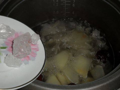 红枣银耳雪梨羹步骤5