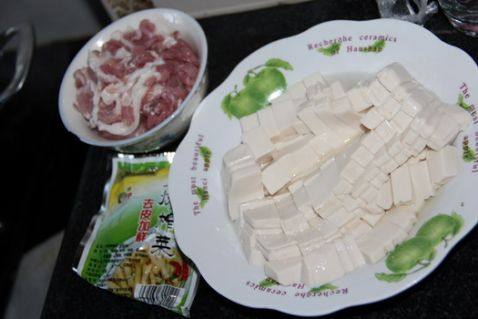榨菜肉丝豆腐羹步骤1