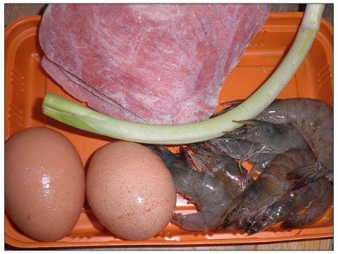 虾仁火腿鸡蛋羹步骤1
