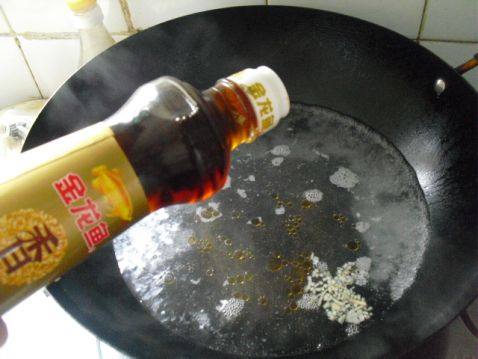 清热消暑的菊花汤羹步骤5
