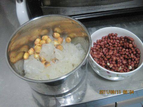 红豆银耳莲子羹步骤3
