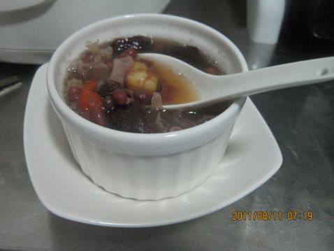 红豆银耳莲子羹步骤8