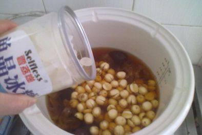 甜甜蜜蜜的冰糖银耳莲步骤8