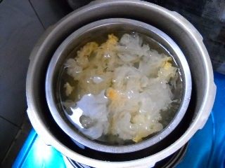 鸽蛋银耳羹步骤3
