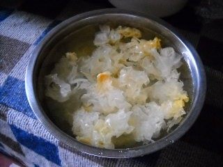 鸽蛋银耳羹步骤2