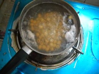 润泽肌肤之玫瑰银耳莲步骤2